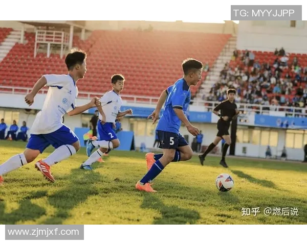 画中足球飞扬梦想少年挥洒青春激情与活力的瞬间