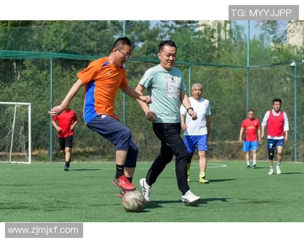 足球巴熊带你领略绿茵场上的激情与梦想,畅享足球世界的无限魅力与乐趣 足球巴熊带你领略绿茵场上的激情与梦想,畅享足球世界的无限魅力与乐趣